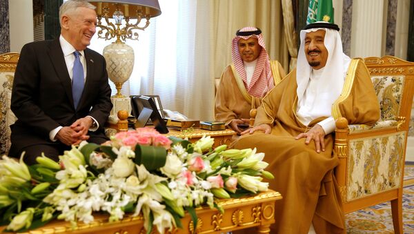 ABD Savunma Bakanı James Mattis- Suudi Arabistan Kralı Selman bin Abdulaziz - Sputnik Türkiye