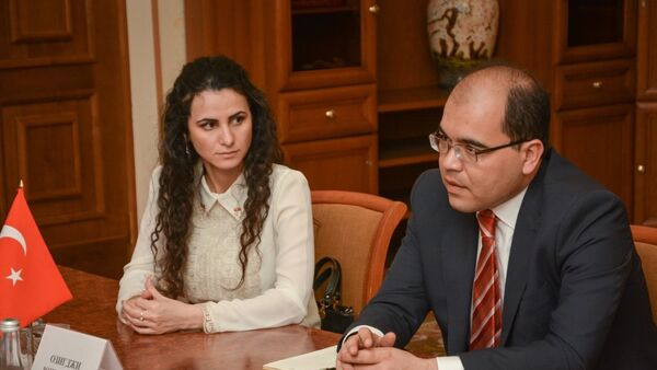 Türk Başkonsolos Özigci Rus belediye başkanıyla ikili işbirliği konularını görüştü - Sputnik Türkiye