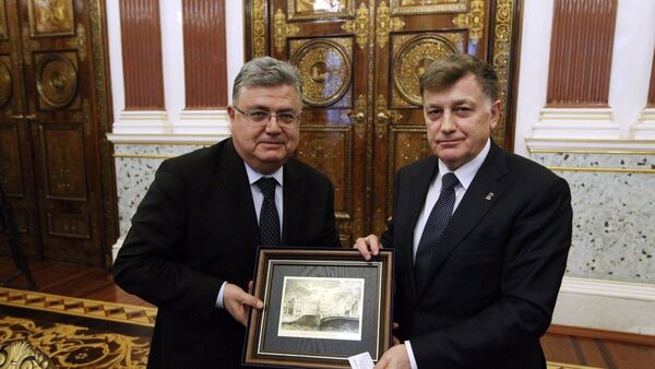 Türkiye’nin Moskova Büyükelçisi Hüseyin Diriöz ile görüşen St.Petersburg (Rusya’nın kuzey başkenti) Kent Meclisi Başkanı Vyaçeslav Makarov - Sputnik Türkiye