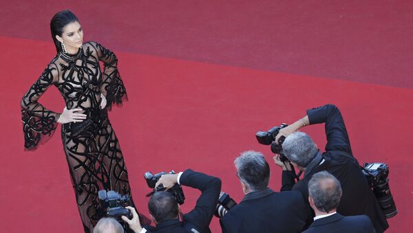 Model Kendall Jenner arrives on red carpet for the screening of the film Mal de pierres (From the Land of the Moon) in competition at the 69th Cannes Film Festival in Cannes, France, May 15, 2016 - Sputnik Türkiye