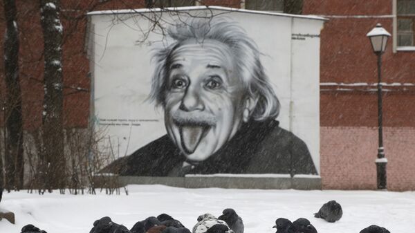 Albert Einstein'ın resmi St. Petersburg duvarında - Sputnik Türkiye