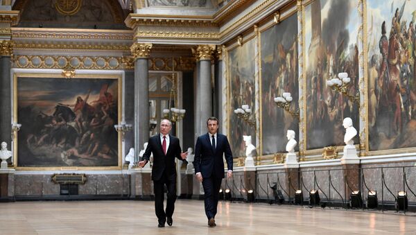 Rusya Devlet Başkanı Vladimir Putin ile Fransa Cumhurbaşkanı Emmanuel Macron - Sputnik Türkiye