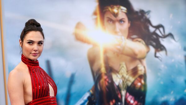 'Wonder Woman' karakterini canlandıran Gal Gadot - Sputnik Türkiye