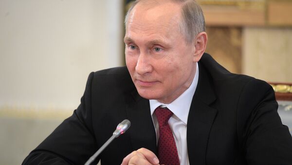 Russian President Vladimir Putin speaks during a meeting with representatives of international news agencies in St. Petersburg, Russia - Sputnik Türkiye