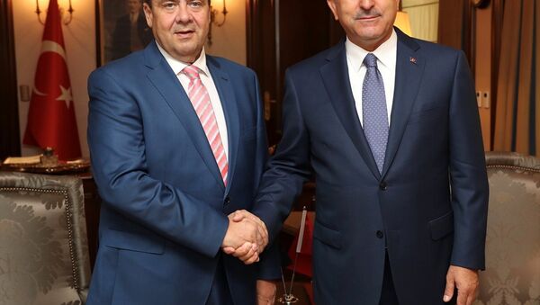 Almanya Dışişleri Bkanı Sigmar Gabriel ve Dışişleri Bakanı Mevlüt Çavuşoğlu - Sputnik Türkiye