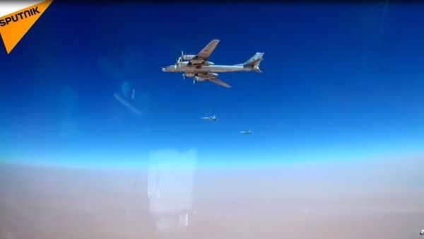Rus bombardıman uçakları, Suriye'deki IŞİD hedeflerini vurdu - Sputnik Türkiye