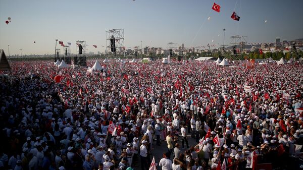CHP lideri Kemal Kılıçdaroğlu'nun başlattığı 'Adalet Yürüyüşü' kitlesel bir mitingle sona erdi. - Sputnik Türkiye