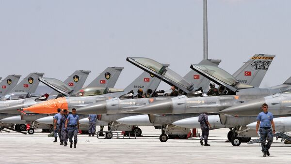 Dozens of Turkish F-16 jets prepare to take off during Anatolian Eagle exercise at 3rd Main Jet Air Base near the central Anatolian city of Konya (File) - Sputnik Türkiye