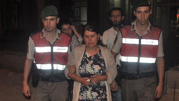 Yunanistan'a kaçarken boğulan adliye çalışanının eşi - Sputnik Türkiye