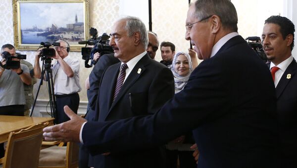 Rusya Dışişleri Bakanı Sergey Lavrov ve  Libya Ulusal Ordusu komutanı Mareşal Halife Hafter - Sputnik Türkiye
