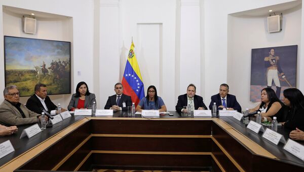 Venezüella'da muhaliflerin soruşturulması için 'hakikat komisyonu' kuruldu - Sputnik Türkiye