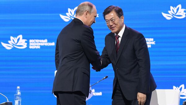 Güney Kore lideri Moon Jae-in- Rusya Devlet Başkanı Vladimir Putin - Sputnik Türkiye