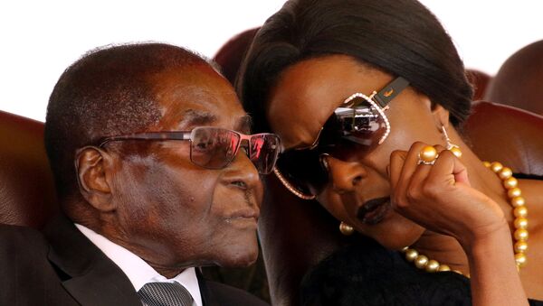 Zimbabwe Devlet Başkanı Robert Mugabe ve eşi Grace Mugabe - Sputnik Türkiye