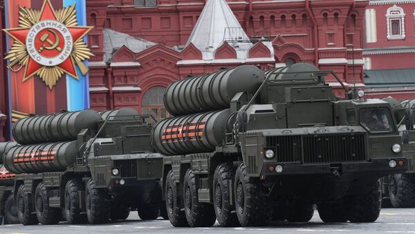 An S-400 Triumf air defense missile system, seen here during the military parade in Moscow marking the 72nd anniversary of the victory in the Great Patriotic War of 1941-1945. - Sputnik Türkiye