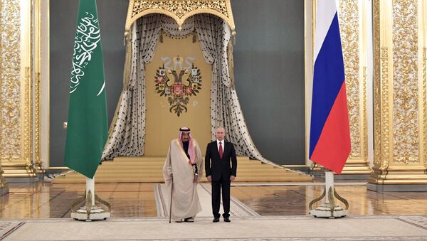 Rusya Devlet Başkanı Vladimir Putin, Suudi Kral Selman bin Abdülaziz el Suud - Sputnik Türkiye