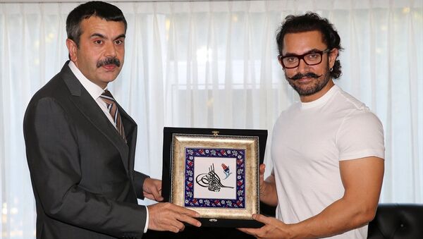 MEB Müsteşarı Yusuf Tekin ile Aamir Khan - Sputnik Türkiye