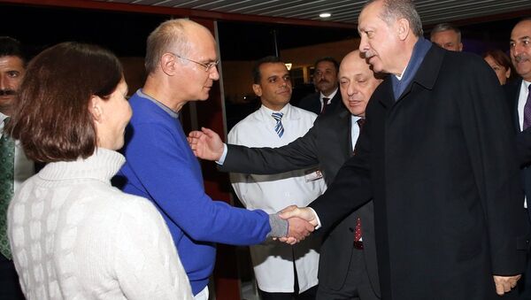 Cumhurbaşkanı Erdoğan, yoğun bakımdaki Baykal'ı ziyaret etti - Sputnik Türkiye