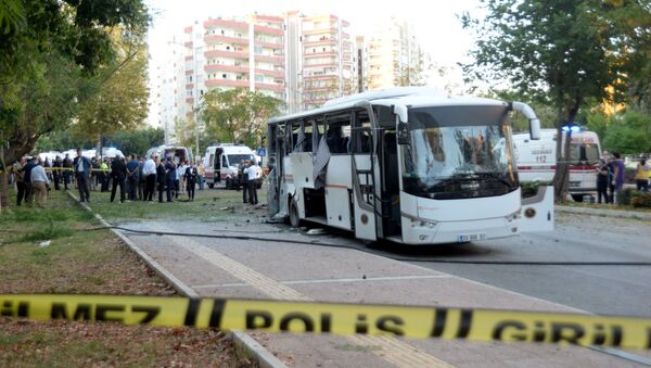 Mersin'de polis aracına bombalı saldırı - Sputnik Türkiye