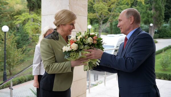 Rusya Devlet Başkanı Vladimir Putin, Hırvatistan Cumhurbaşkanı Kolinda Grabar-Kitarovic - Sputnik Türkiye