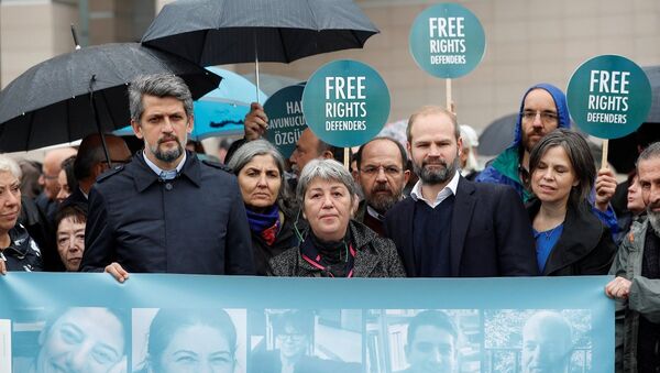 Büyükada'da gözaltına alınıp tutuklanan insan hakları savunucularının duruşması - Sputnik Türkiye