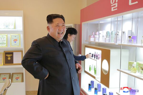 Kuzey Kore'de üretilen 'Bomhyanggi' ve Unhasu' gibi kozmetik ürünleri ülkede giderek daha popüler hale geliyor. - Sputnik Türkiye