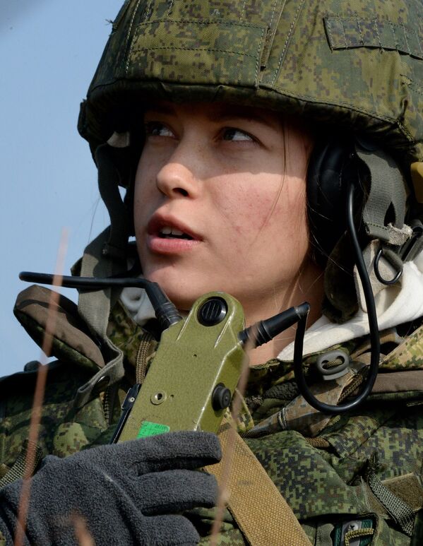 Rus ordusunda görev yapan kadın askerler - Sputnik Türkiye