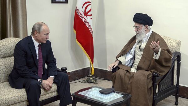Rusya Devlet Başkanı Vladimir Putin ile İran’ın ruhani lideri Ayetullah Ali Hamaney - Sputnik Türkiye