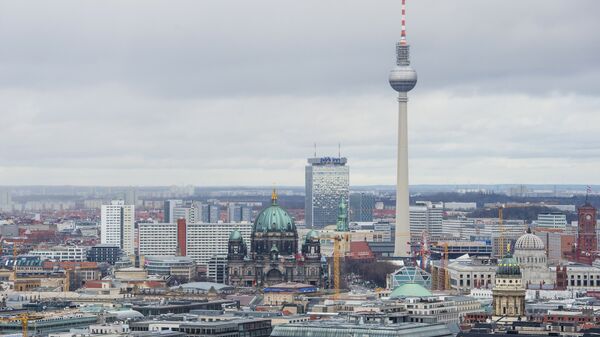 View of the Berlin skyline seen from Potsdamer Platz to Alexanderplatz, including the TV Tower, the Berlin Cathedral (R), the Berlin palace under construction and the city's town hall (Rotes Rathaus, R) - Sputnik Türkiye