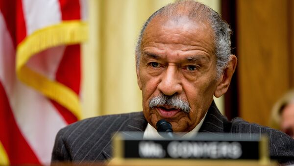 Rep. John Conyers, D-Mich., ranking member on the House Judiciary Committee, speaks on Capitol Hill in Washington, Tuesday, May 24, 2016 - Sputnik Türkiye