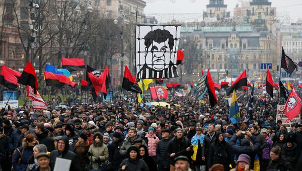 Eski Gürcistan Devlet Başkanı ve Odessa Valisi Mihail Saakaşvili yanlıları, bugün başkent Kiev’de önce yürüyüş, ardından miting düzenledi. - Sputnik Türkiye