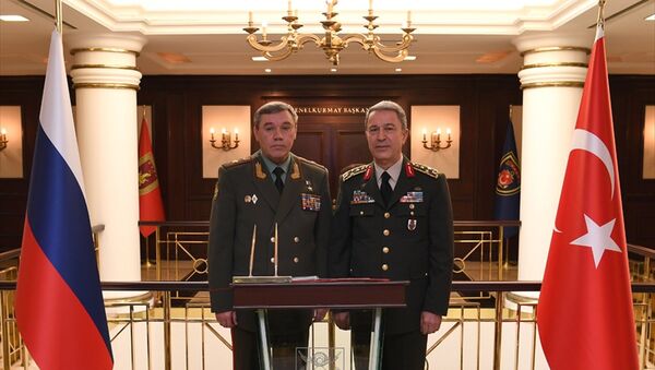 Rusya Genelkurmay Başkanı Valeriy Gerasimov ve Türk mevkidaşı Hulusi Akar - Sputnik Türkiye
