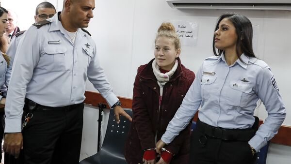 'Filistin'in cesur kızı' lakabıyla tanınan 16 yaşındaki Ahed Tamimi - Sputnik Türkiye