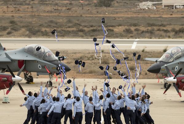 İsrail'in Hatzerim Hava Üssü'nde pilotların mezuniyet töreni - Sputnik Türkiye