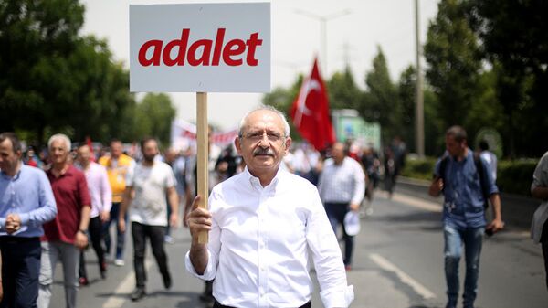 CHP lideri Kılıçdaroğlu, Enis Berberoğlu'nun tutuklanmasını protesto etmek için Ankara'dan İstanbul'a 'Adalet Yürüyüşü' başlattı. - Sputnik Türkiye