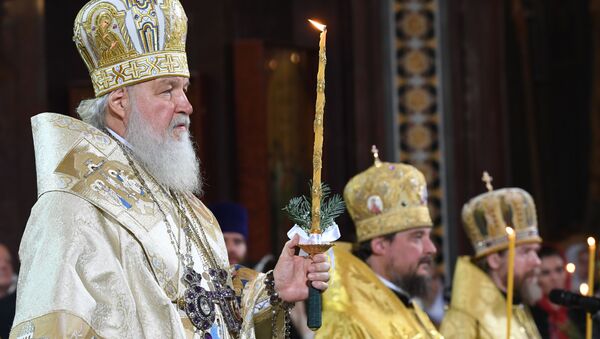 Rus Ortodoks Patriği Kirill, Moskova'daki Kurtarıcı İsa Katedrali'nde düzenlenen Noel gecesi ayininde. - Sputnik Türkiye