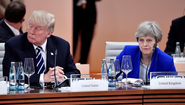 Donald Trump Theresa May  G20 Hamburg Almanya - Sputnik Türkiye
