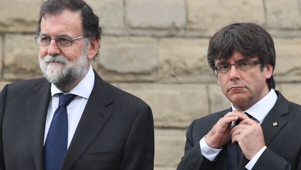 Mariano Rajoy Carles Puigdemont Barcelona - Sputnik Türkiye