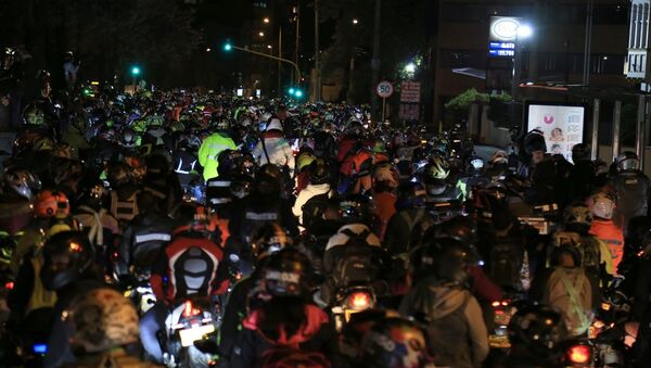 Kolombiya'da motosiklet sürücülerinden protesto - Sputnik Türkiye