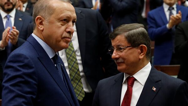 Cumhurbaşkanı ve AK Parti Genel Başkanı Recep Tayyip Erdoğan, ve eski Başbakan AK Parti Ahmet Davutoğlu  - Sputnik Türkiye