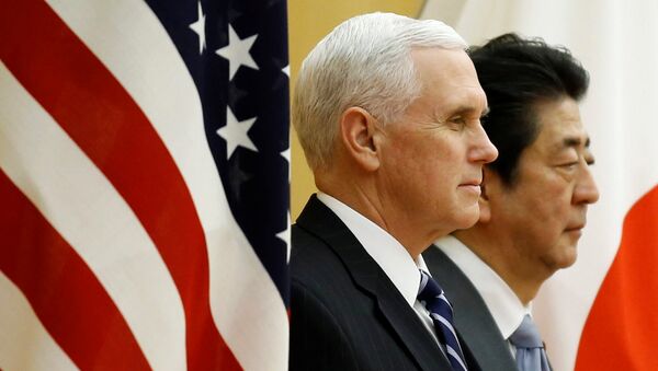 ABD Başkan Yardımcısı Mike Pence-Japonya Başbakanı Şinzo Abe - Sputnik Türkiye