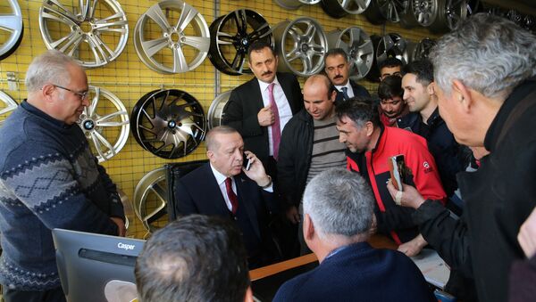 Cumhurbaşkanı Recep Tayyip Erdoğan Ankara'da lastikçi esnafı ile buluştu - Sputnik Türkiye