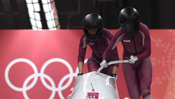 Rus bobsledçiler Anastasiya Koçerjova ve Nadejda Sergeyeva - Sputnik Türkiye