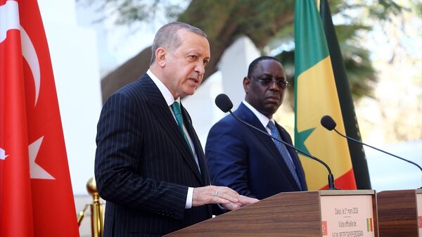 Senegal’e resmi ziyaret gerçekleştiren Cumhurbaşkanı Recep Tayyip Erdoğan, Senegal Cumhurbaşkanı Macky Sall ile Senegal Cumhuriyet Sarayı’nda ortak basın toplantısı düzenledi. - Sputnik Türkiye