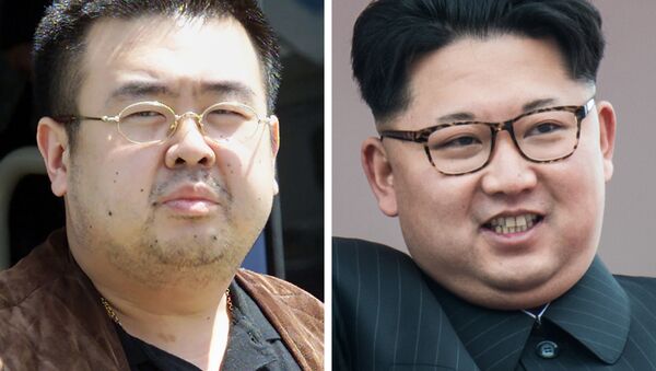 Kuzey Kore lideri Kim Jong-un ile üvey ağabeyi Kim Jong-nam - Sputnik Türkiye