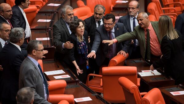 Meclis'te Afrin tartışması: HDP'li 2 vekil yaralandı - Sputnik Türkiye