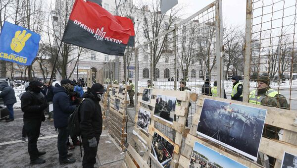Rusya'nın Kiev'deki Konsolosluğu önünde protesto - Sputnik Türkiye