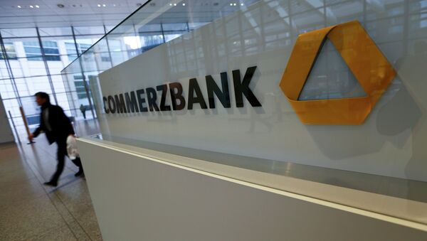A man walks past a logo of Commerzbank ahead of the bank's annual news conference in Frankfurt February 12, 2015 - Sputnik Türkiye