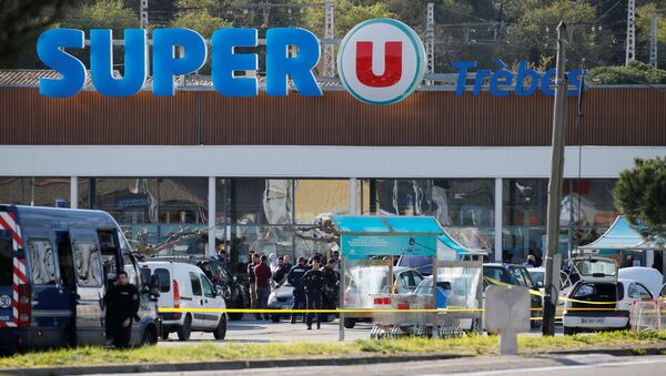 Fransa'nın güney batısındaki Trebes kasabasında Super U adında bir süpermarkette çalışanlarla müşterilerin rehin alındığı IŞİD saldırısı - Sputnik Türkiye