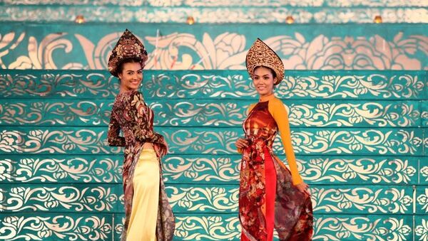 Vietnam geleneksel kıyafetleri ao dai’lardaki Rus halk motifleri - Sputnik Türkiye