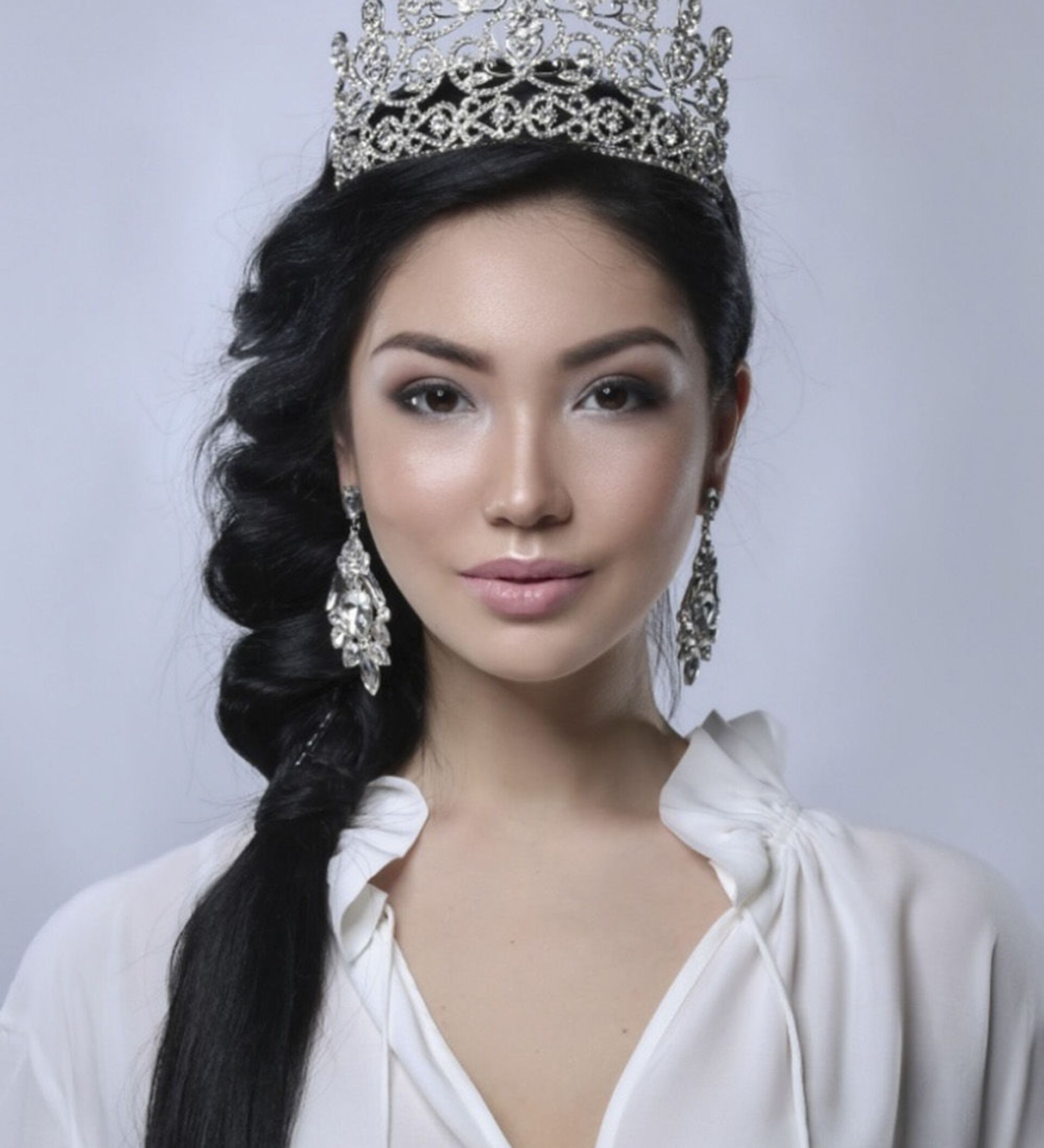 Красивые казахские женщины. Айнель Азимбаева.